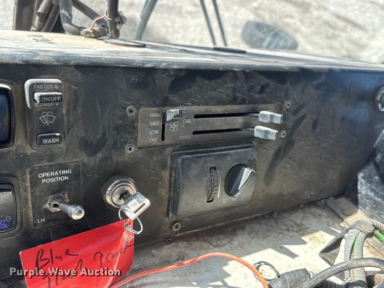 image for item ET1608 2013 Mack LE603 refuse truck