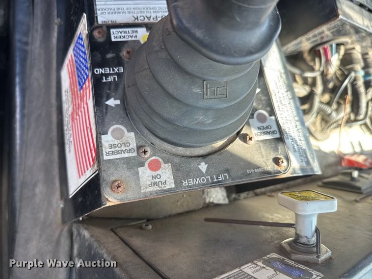 image for item ET1608 2013 Mack LE603 refuse truck