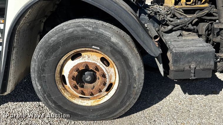 image for item ET1608 2013 Mack LE603 refuse truck