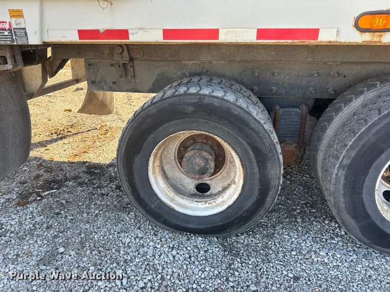 image for item ET1608 2013 Mack LE603 refuse truck