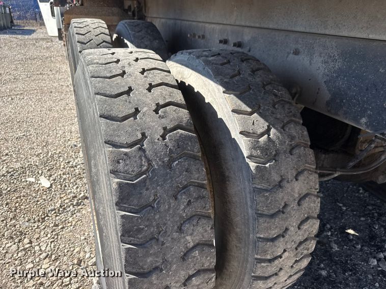 image for item ET1608 2013 Mack LE603 refuse truck