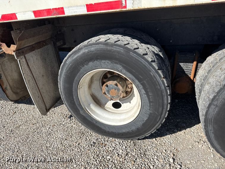 image for item ET1608 2013 Mack LE603 refuse truck