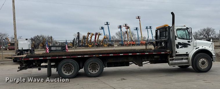 image for item ET1636 2009 Freightliner Business Class M2 rollback truck