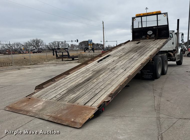 image for item ET1636 2009 Freightliner Business Class M2 rollback truck