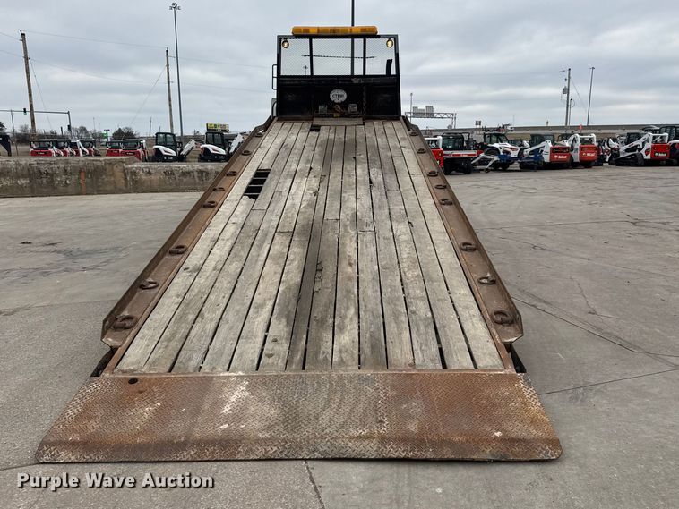 image for item ET1636 2009 Freightliner Business Class M2 rollback truck