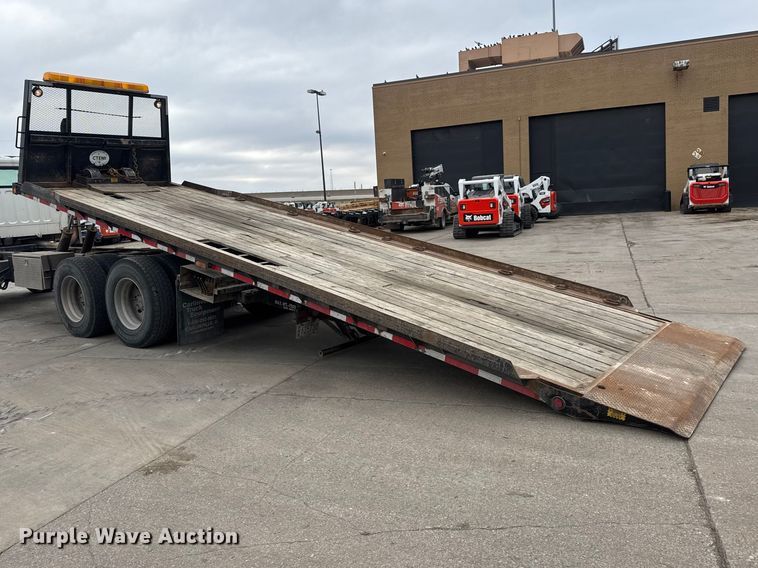 image for item ET1636 2009 Freightliner Business Class M2 rollback truck