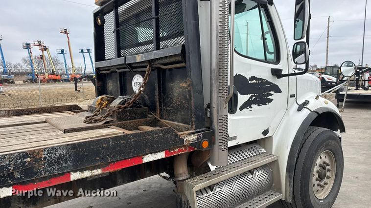 image for item ET1636 2009 Freightliner Business Class M2 rollback truck