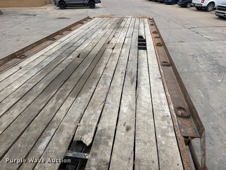 image for item ET1636 2009 Freightliner Business Class M2 rollback truck