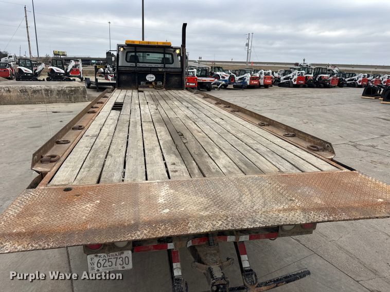 image for item ET1636 2009 Freightliner Business Class M2 rollback truck