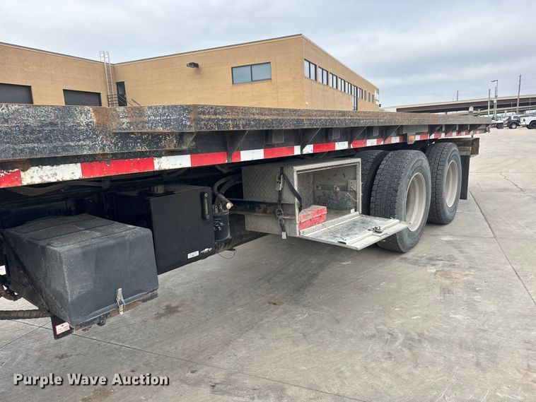 image for item ET1636 2009 Freightliner Business Class M2 rollback truck