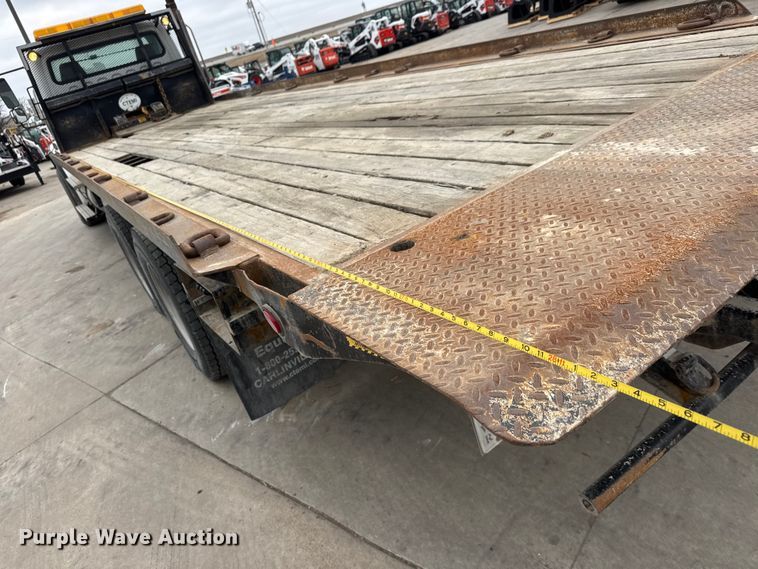 image for item ET1636 2009 Freightliner Business Class M2 rollback truck