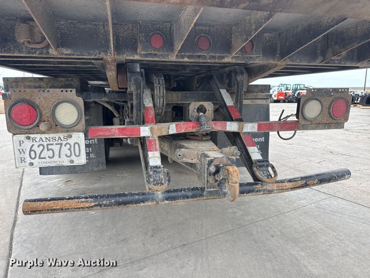 image for item ET1636 2009 Freightliner Business Class M2 rollback truck