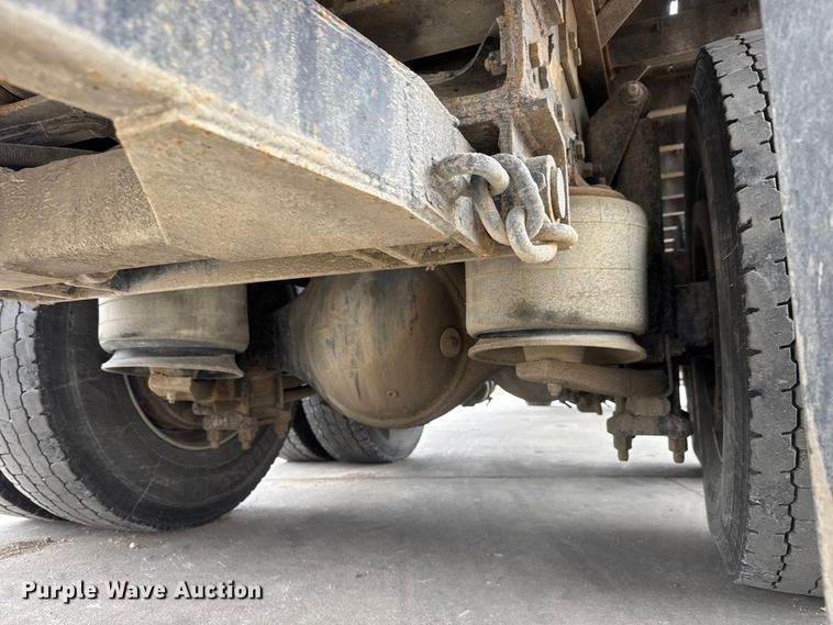 image for item ET1636 2009 Freightliner Business Class M2 rollback truck