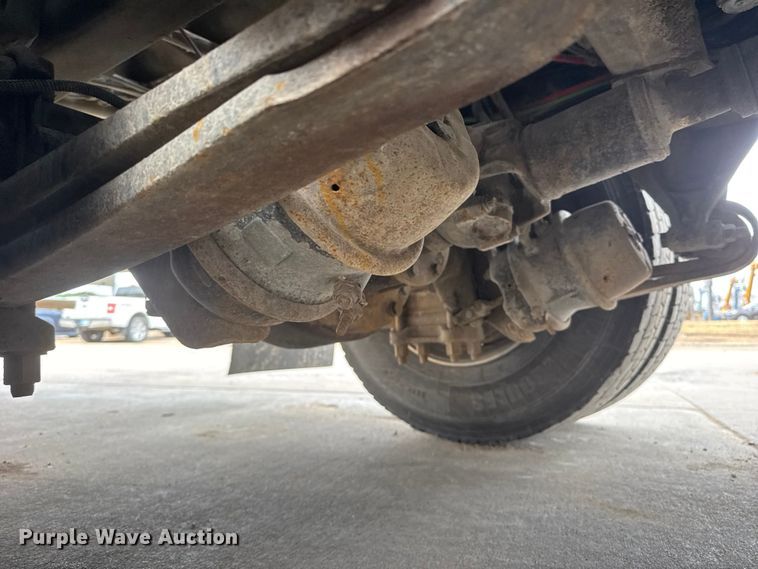 image for item ET1636 2009 Freightliner Business Class M2 rollback truck