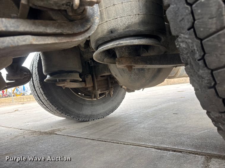 image for item ET1636 2009 Freightliner Business Class M2 rollback truck