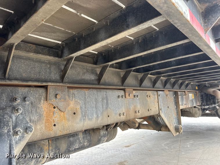 image for item ET1636 2009 Freightliner Business Class M2 rollback truck