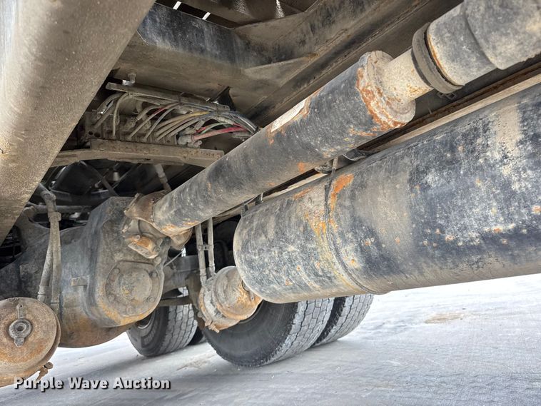 image for item ET1636 2009 Freightliner Business Class M2 rollback truck