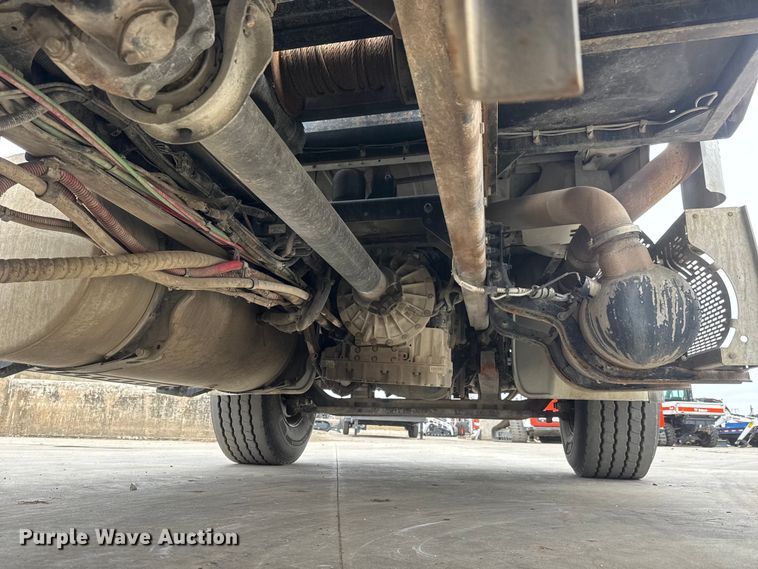 image for item ET1636 2009 Freightliner Business Class M2 rollback truck