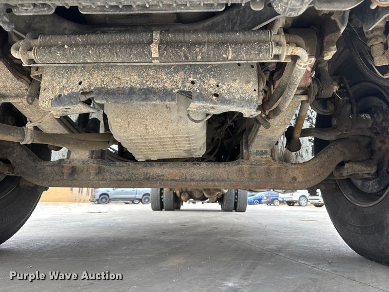 image for item ET1636 2009 Freightliner Business Class M2 rollback truck