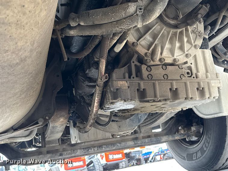 image for item ET1636 2009 Freightliner Business Class M2 rollback truck