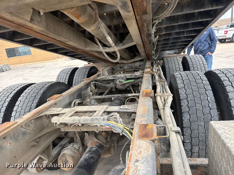 image for item ET1636 2009 Freightliner Business Class M2 rollback truck