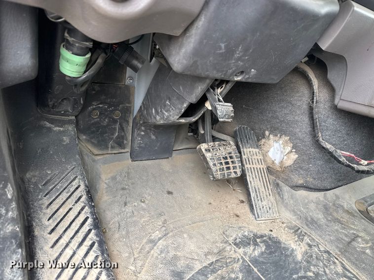 image for item ET1636 2009 Freightliner Business Class M2 rollback truck