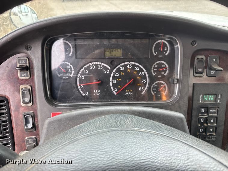 image for item ET1636 2009 Freightliner Business Class M2 rollback truck