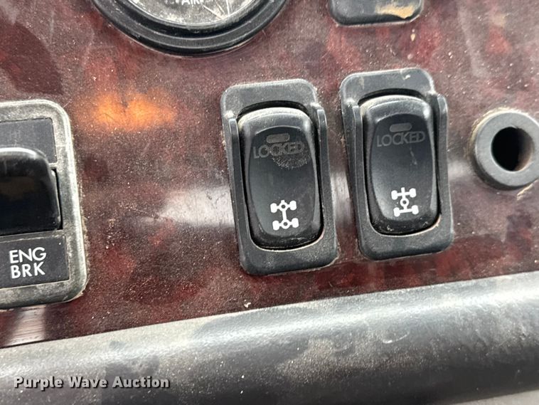 image for item ET1636 2009 Freightliner Business Class M2 rollback truck