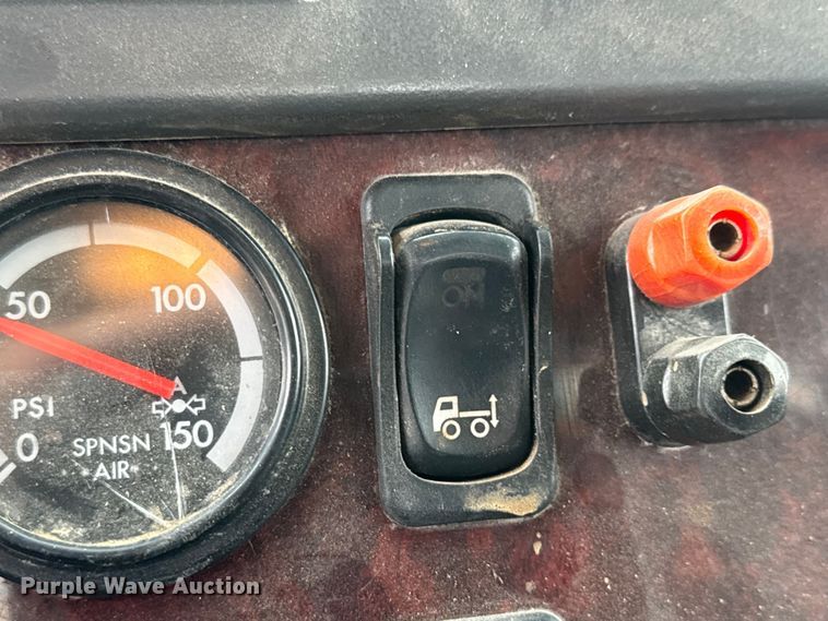 image for item ET1636 2009 Freightliner Business Class M2 rollback truck