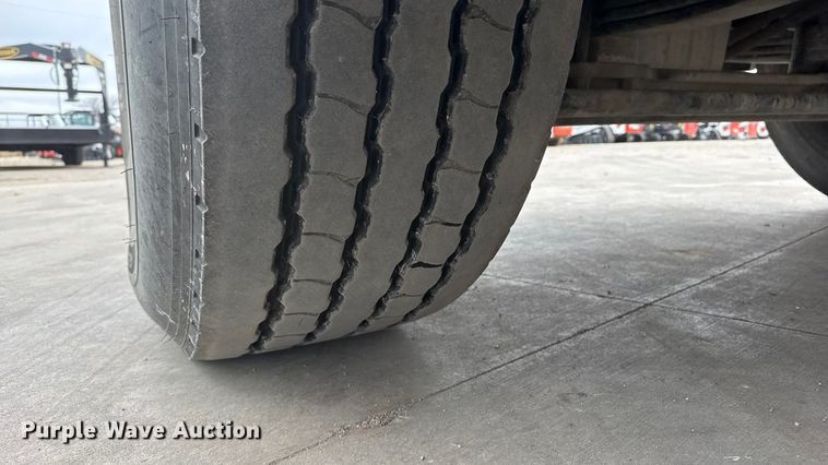 image for item ET1636 2009 Freightliner Business Class M2 rollback truck