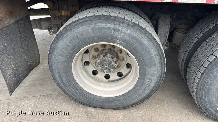 image for item ET1636 2009 Freightliner Business Class M2 rollback truck