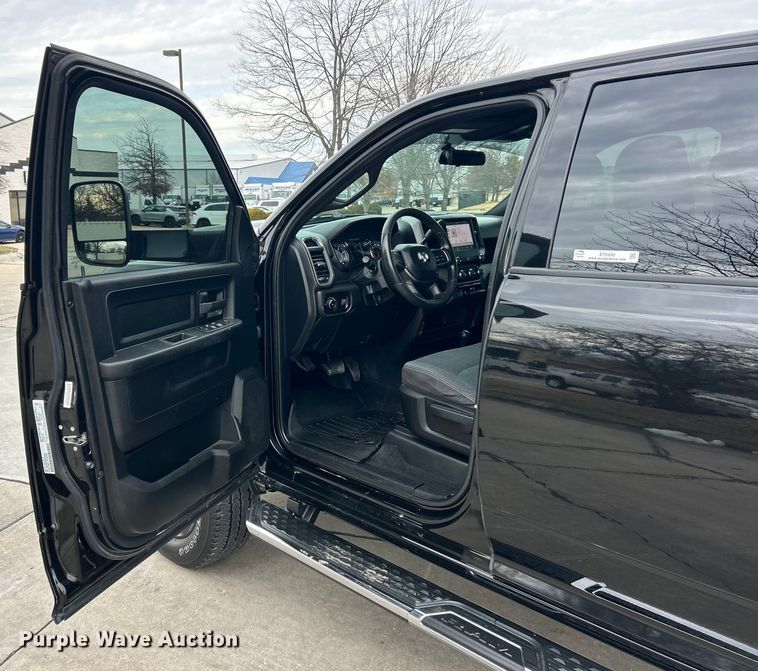 image for item ET6995 2022 RAM 2500 Crew Cab pickup truck