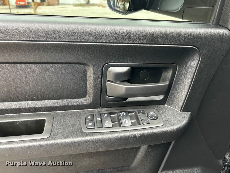 image for item ET6995 2022 RAM 2500 Crew Cab pickup truck