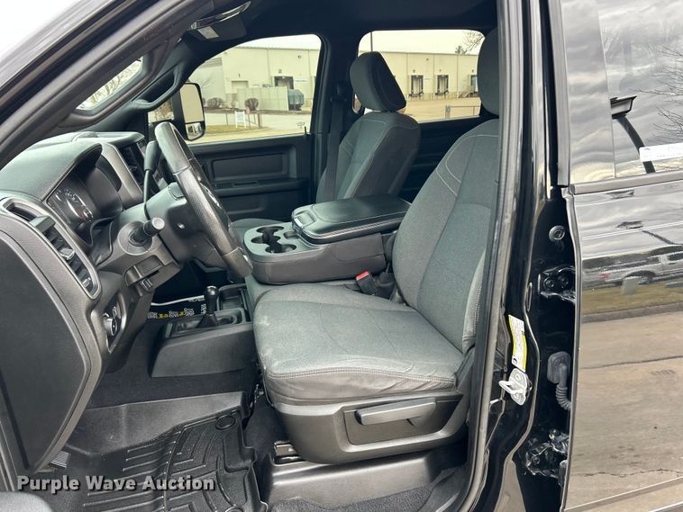 image for item ET6995 2022 RAM 2500 Crew Cab pickup truck