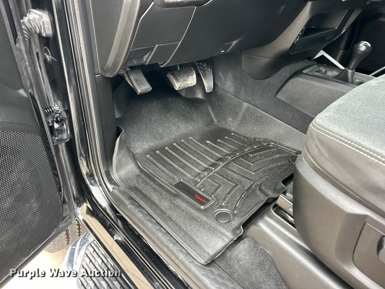 image for item ET6995 2022 RAM 2500 Crew Cab pickup truck