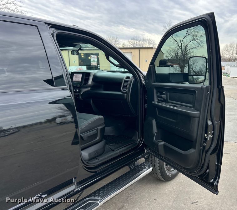 image for item ET6995 2022 RAM 2500 Crew Cab pickup truck