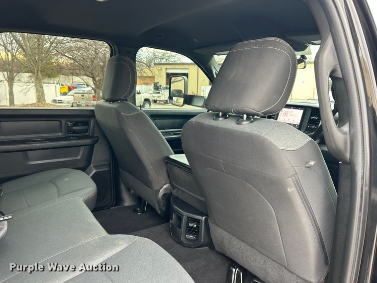 image for item ET6995 2022 RAM 2500 Crew Cab pickup truck