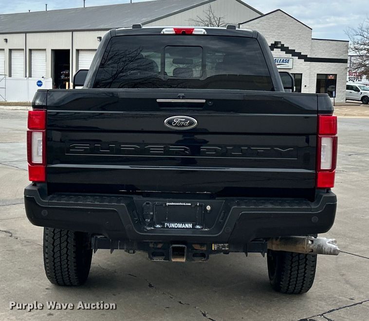 image for item ET6996 2022 Ford F250 Super Duty Crew Cab pickup truck