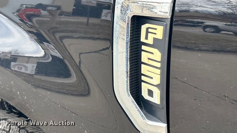 image for item ET6996 2022 Ford F250 Super Duty Crew Cab pickup truck