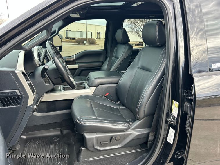 image for item ET6996 2022 Ford F250 Super Duty Crew Cab pickup truck