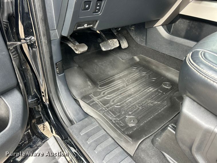 image for item ET6996 2022 Ford F250 Super Duty Crew Cab pickup truck