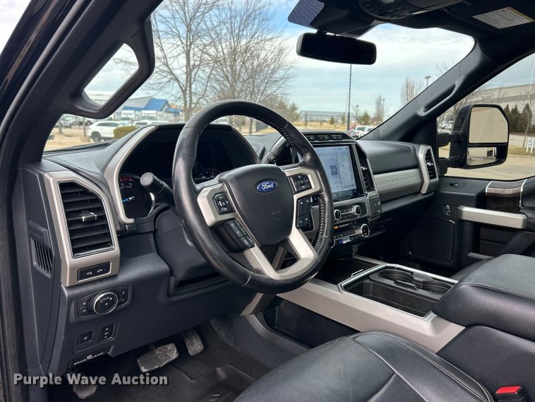 image for item ET6996 2022 Ford F250 Super Duty Crew Cab pickup truck