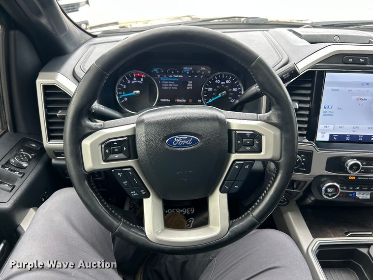 image for item ET6996 2022 Ford F250 Super Duty Crew Cab pickup truck