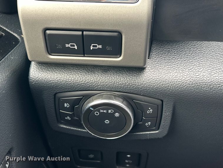 image for item ET6996 2022 Ford F250 Super Duty Crew Cab pickup truck