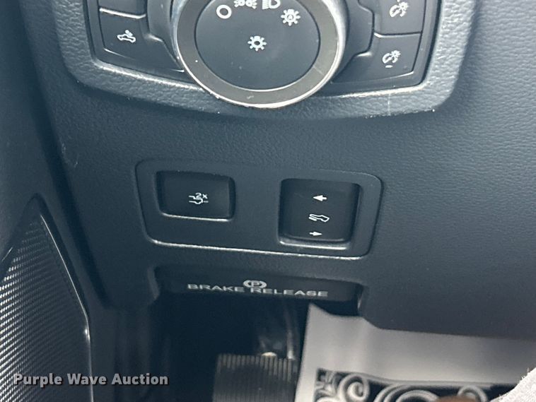 image for item ET6996 2022 Ford F250 Super Duty Crew Cab pickup truck