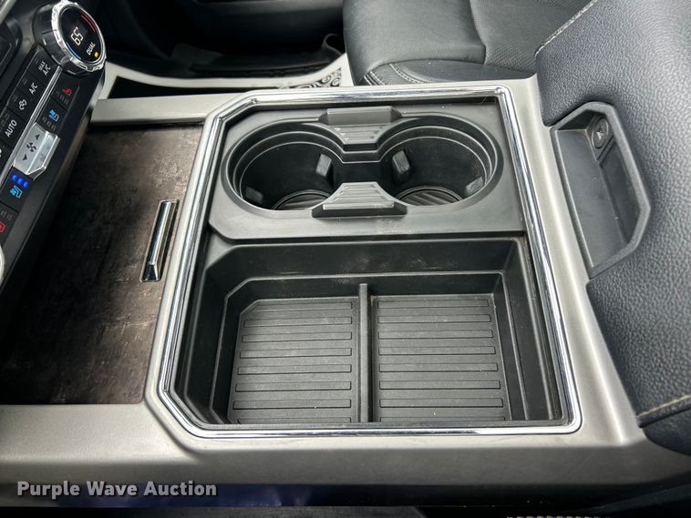 image for item ET6996 2022 Ford F250 Super Duty Crew Cab pickup truck