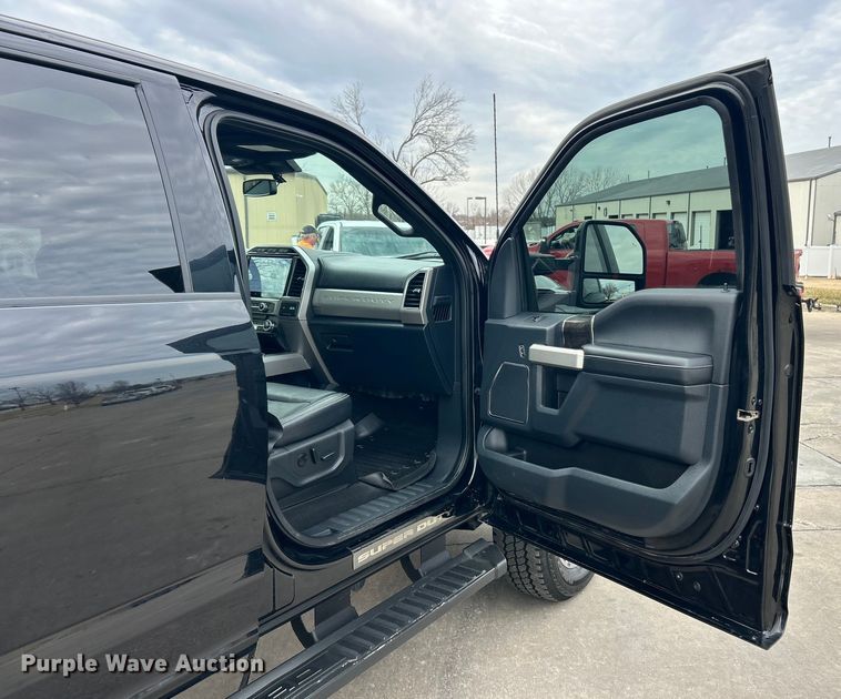 image for item ET6996 2022 Ford F250 Super Duty Crew Cab pickup truck