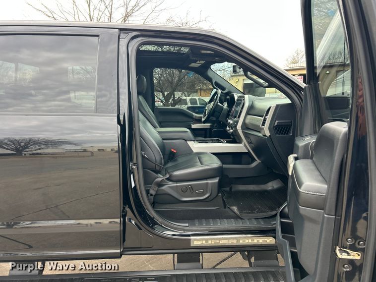image for item ET6996 2022 Ford F250 Super Duty Crew Cab pickup truck