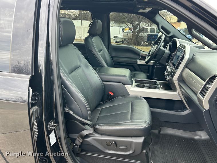 image for item ET6996 2022 Ford F250 Super Duty Crew Cab pickup truck