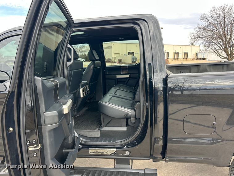 image for item ET6996 2022 Ford F250 Super Duty Crew Cab pickup truck